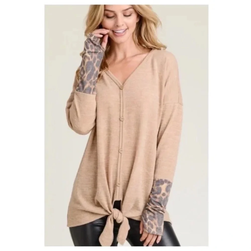 "The Jen" Beige Leopard Print Thumb Hole Top - Picture 4 of 5